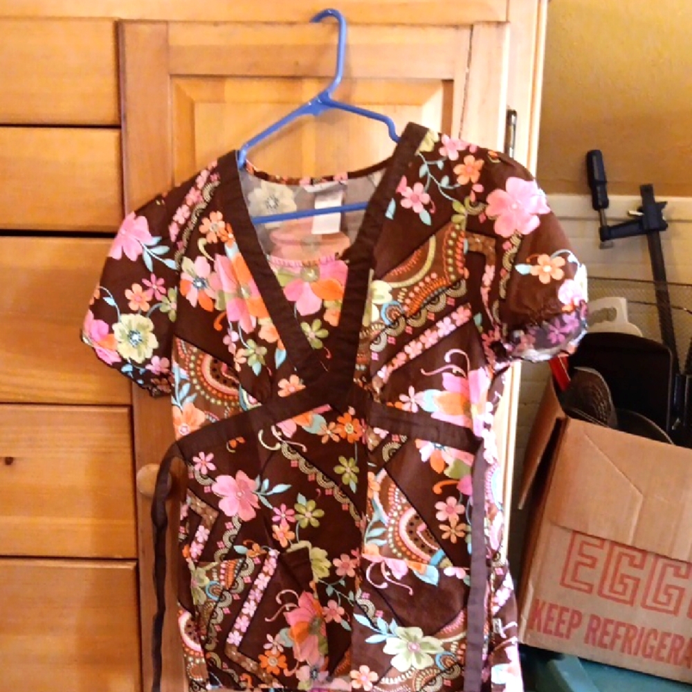 Floral Brown women' scrub top